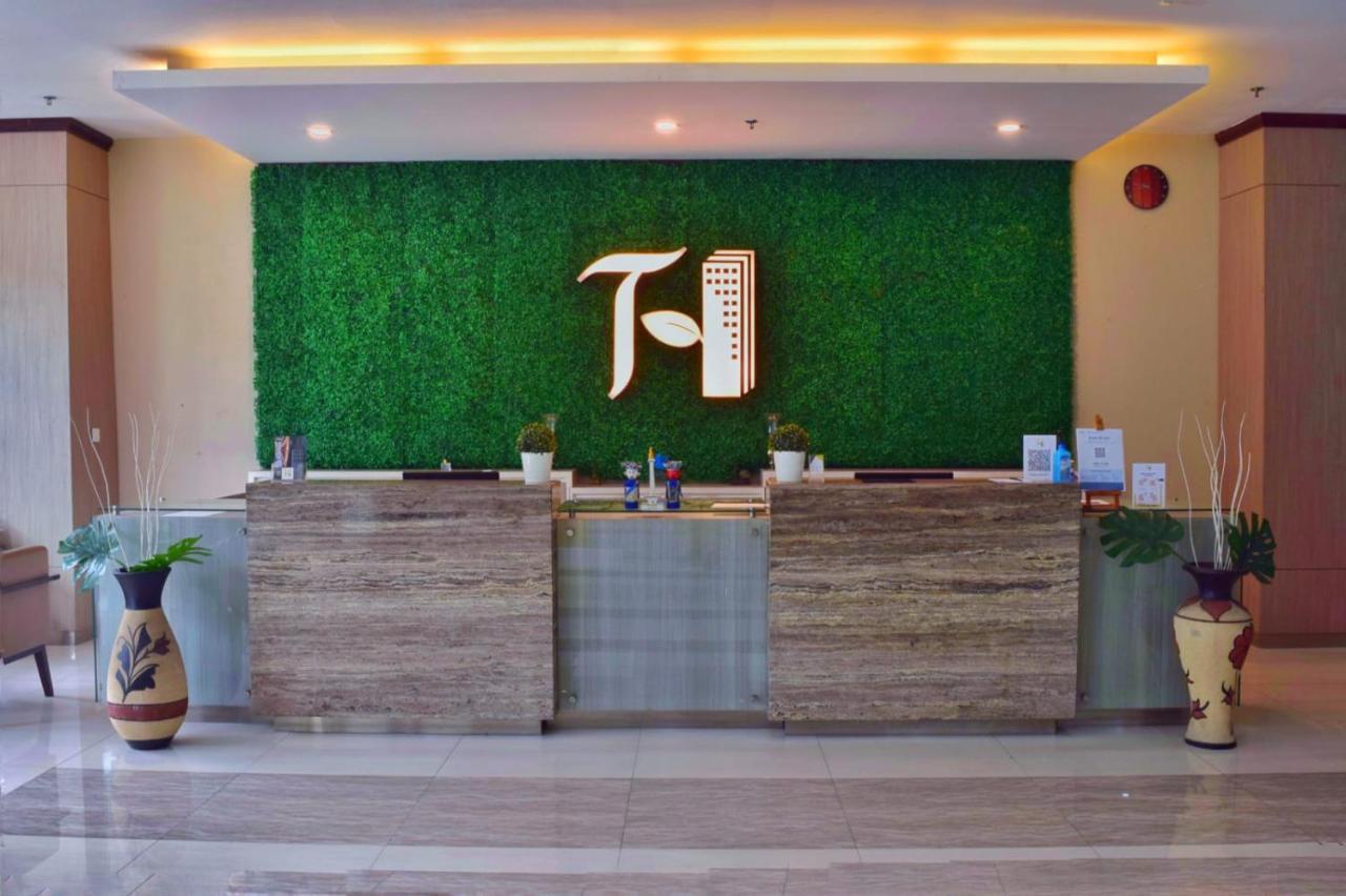 Terraz Tree Hotel Giacarta Esterno foto
